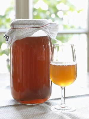 Making Kombucha, a popular health drink, is the art of fermenting tea. | MakeSauerkraut.com